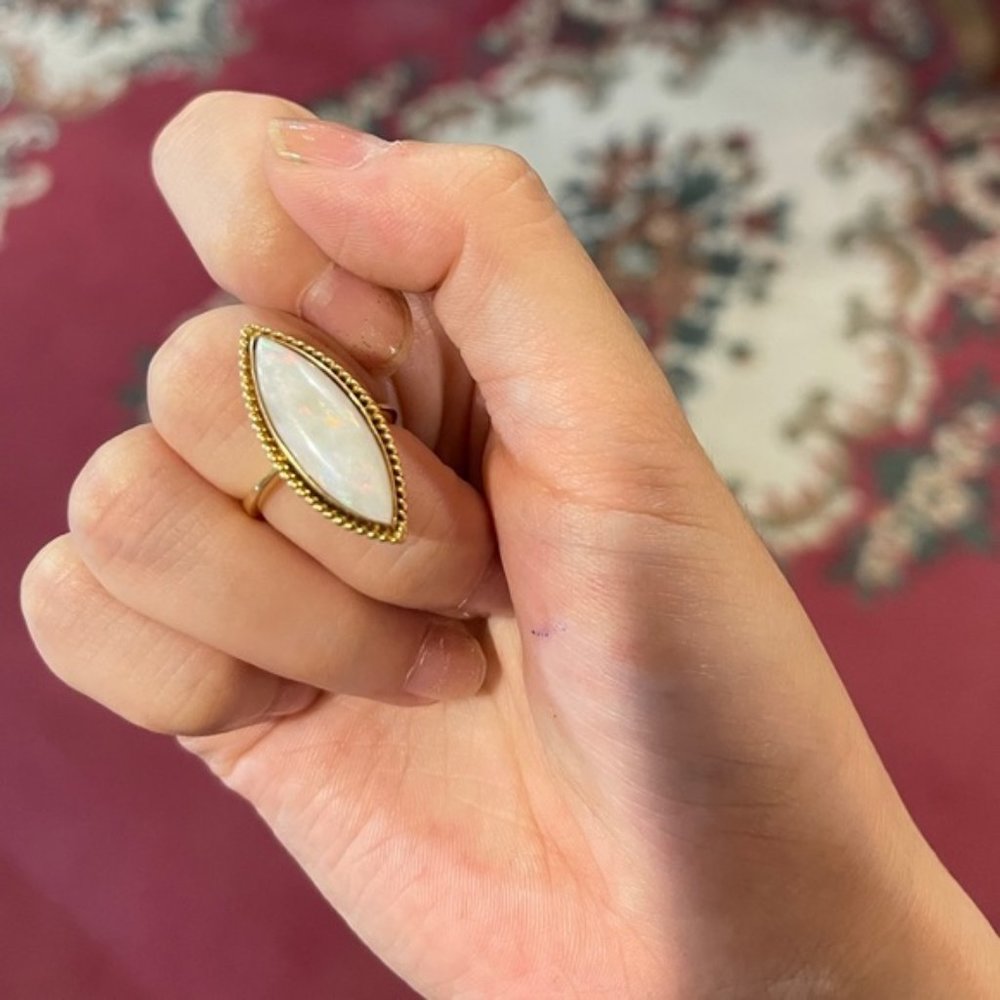 Gorgeous 18k Solid Gold White Opal Ring - image 2